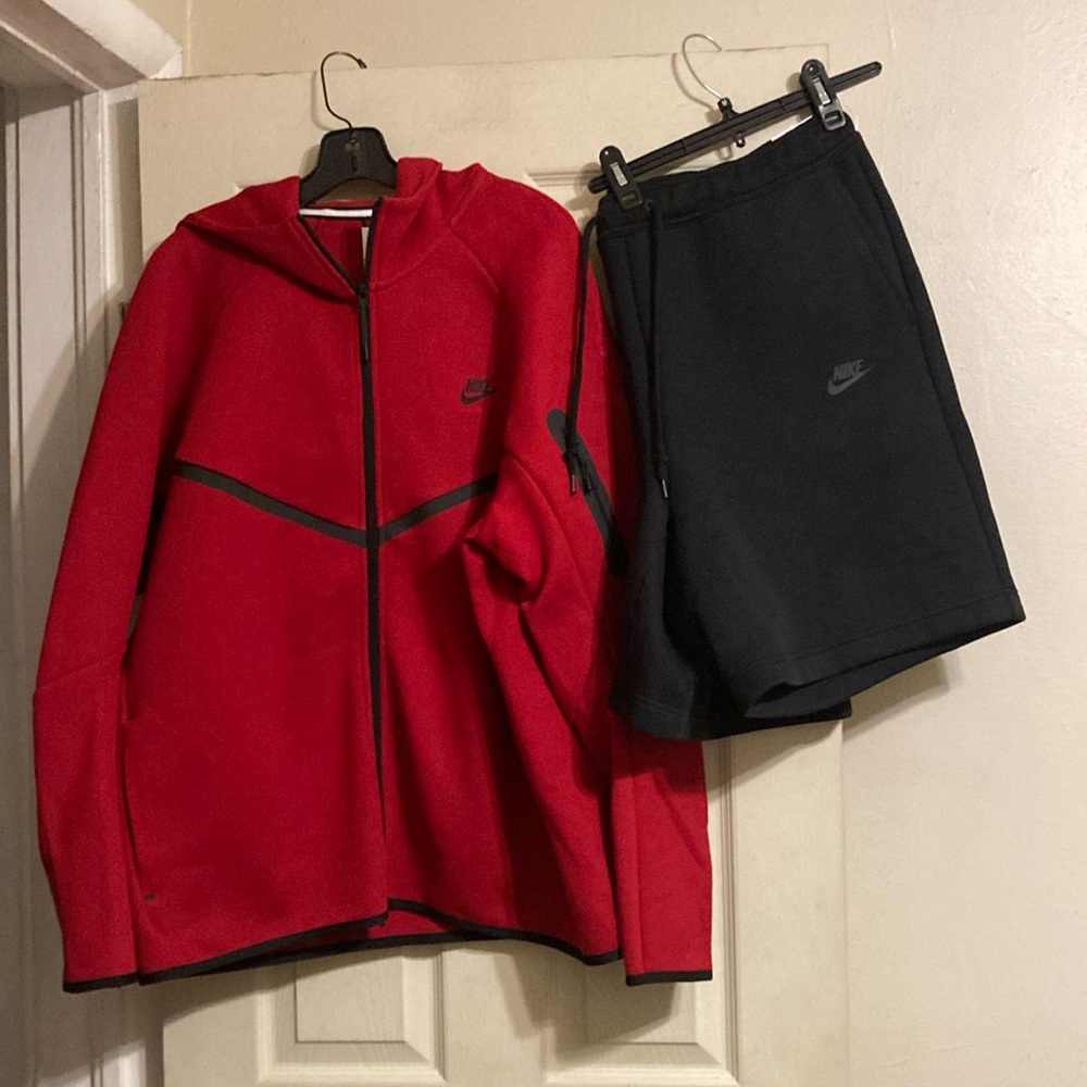 NWT Nike Sportswear Tech Fleece 2-piece Hoodie/Shorts - Gym Red/Black - Picture 12 of 14